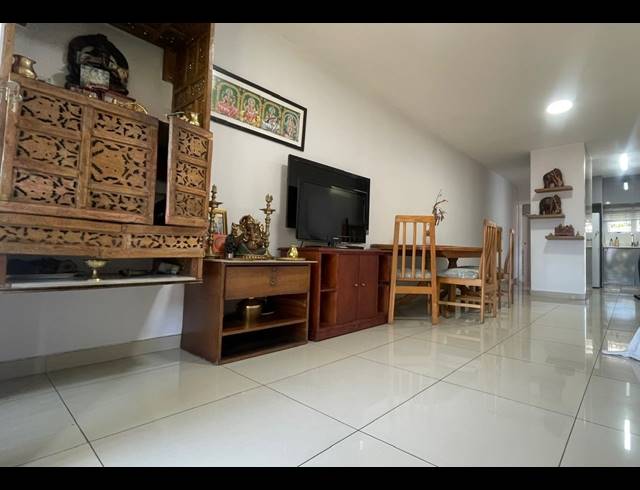 1 BEDROOM APARTMENT FOR SALE IN ESSENWOOD